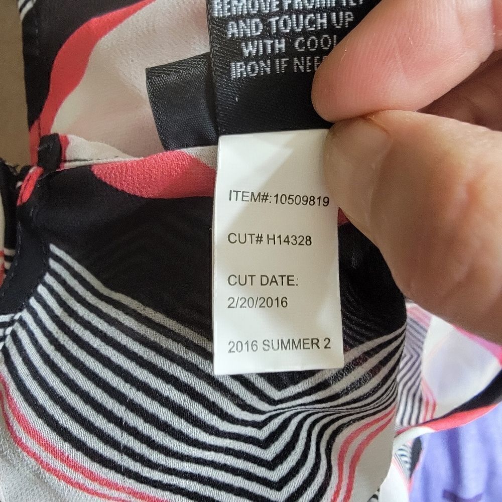 Torrid Short Sleeved Blouse with Chevron Pattern. Size 1X. - Picture 7 of 7